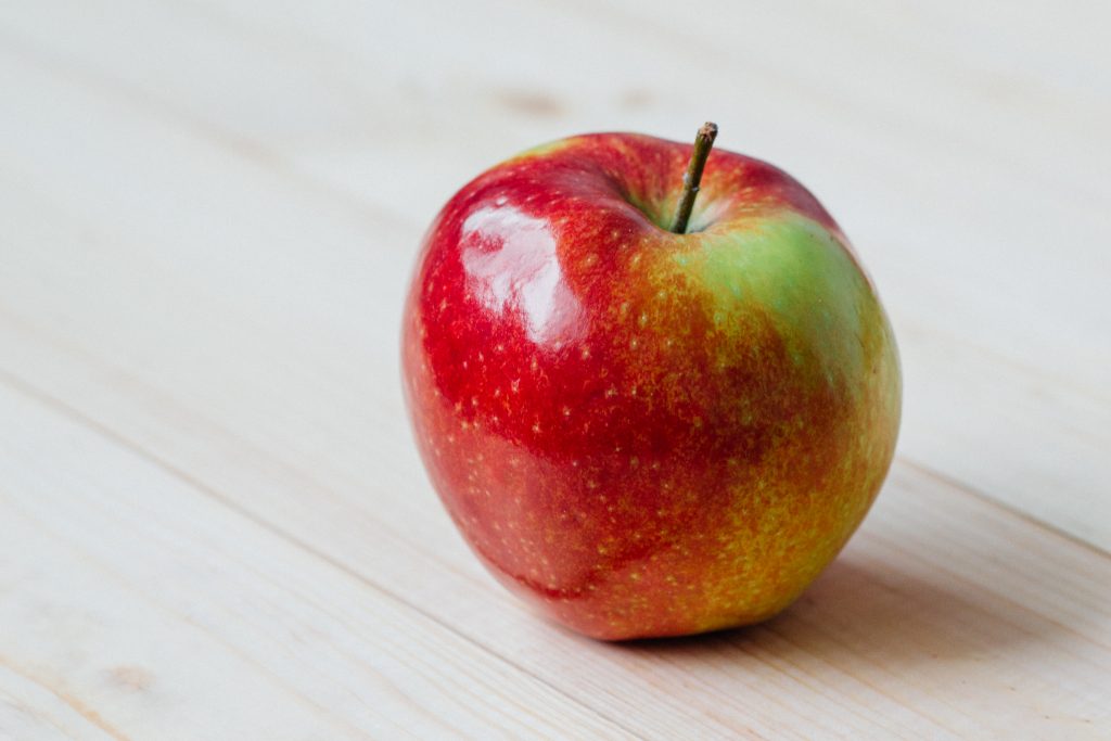 apple fruit reduce snacking evienutrition