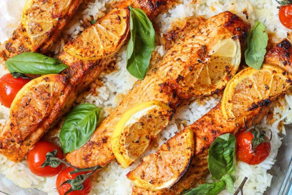 Evie Nutrition - Healthy Recipes - baked-salmon-rice-tray