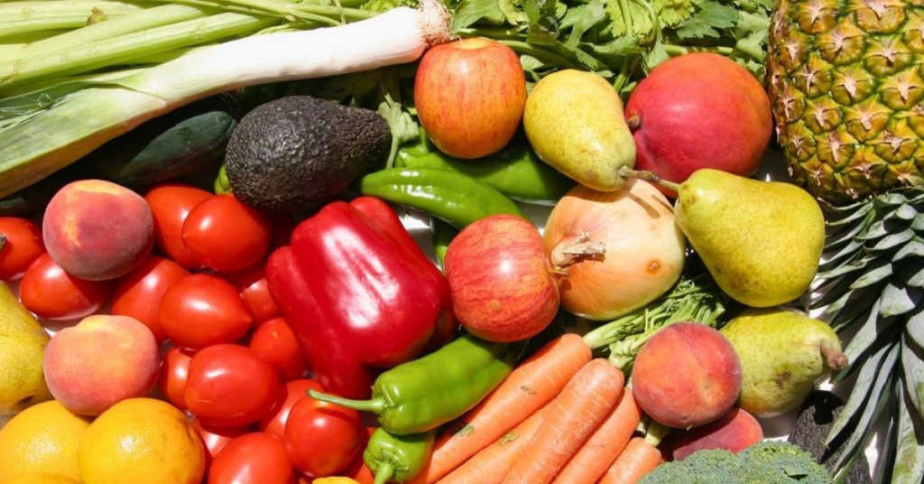 polyphenol rich foods for fat loss including berries green tea and nuts