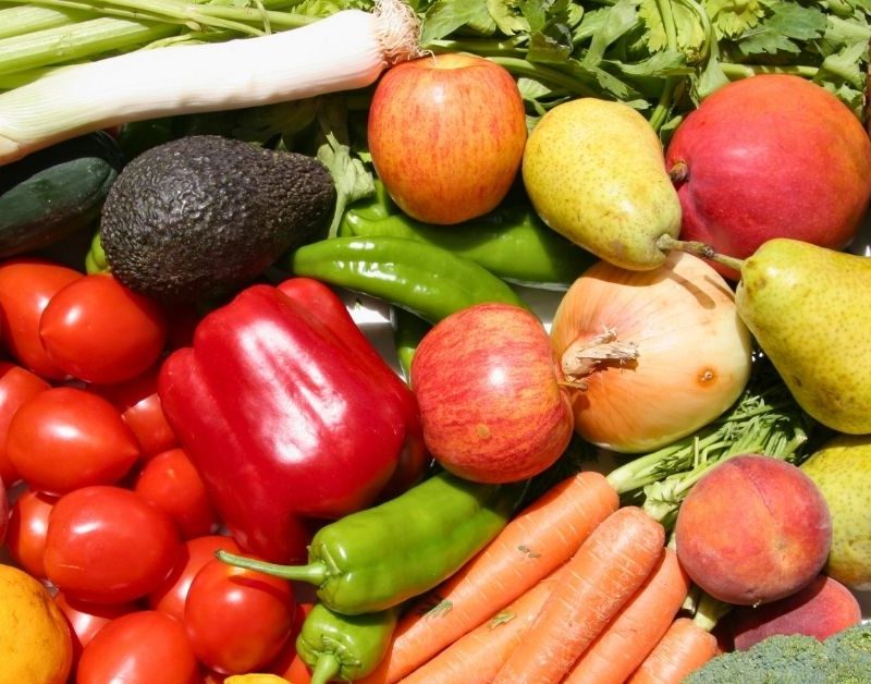 polyphenol rich foods for fat loss including berries green tea and nuts